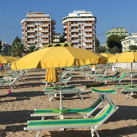 Appartamento Fronte Mare ริมินี ภายนอก รูปภาพ