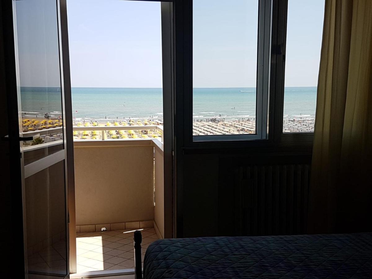 Appartamento Fronte Mare ริมินี ภายนอก รูปภาพ