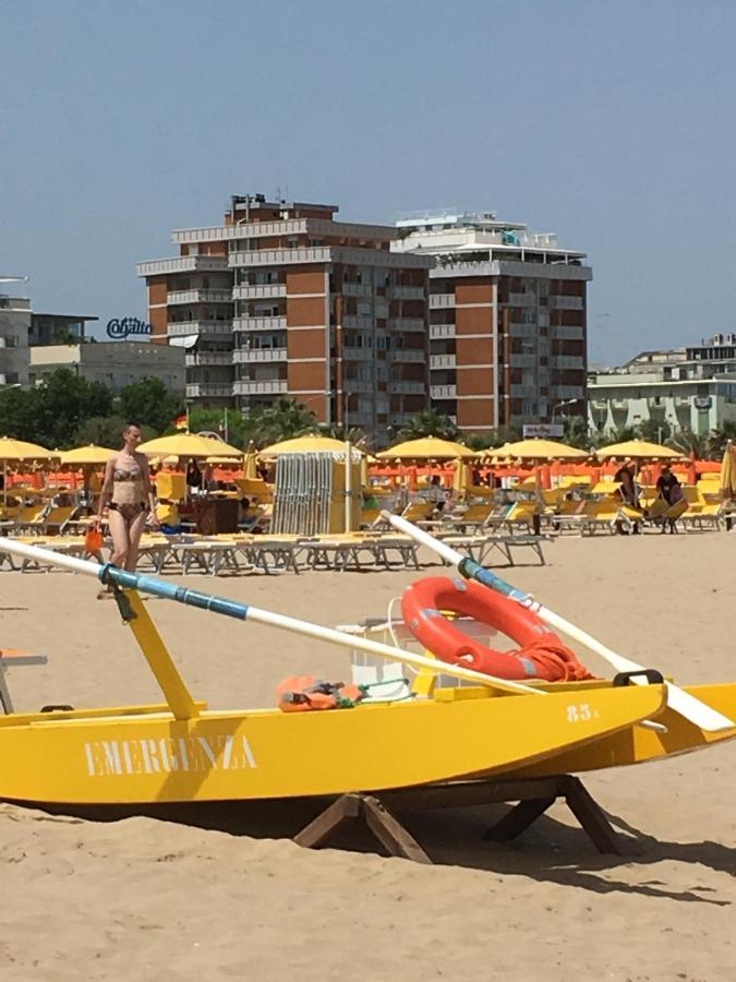 Appartamento Fronte Mare ริมินี ภายนอก รูปภาพ