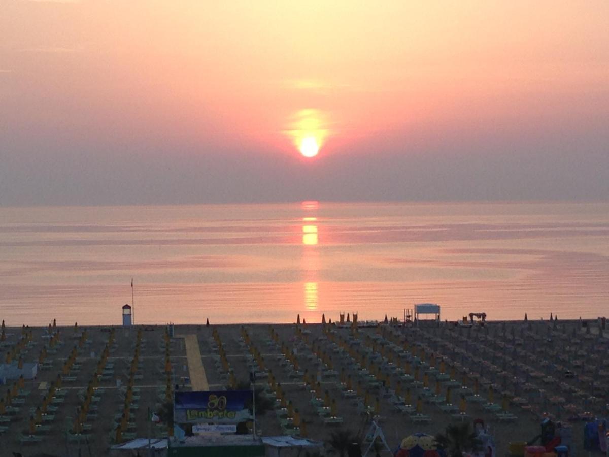 Appartamento Fronte Mare ริมินี ภายนอก รูปภาพ