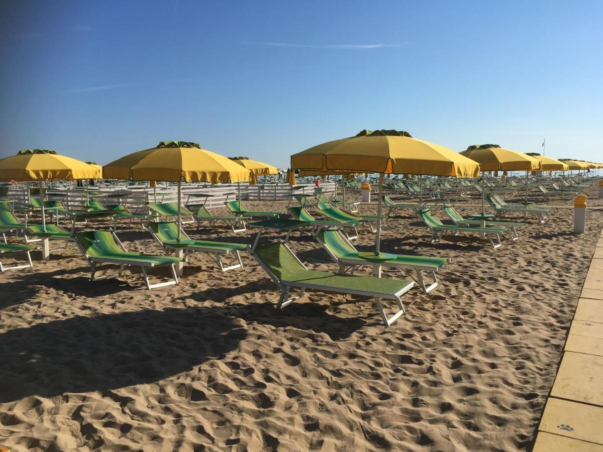 Appartamento Fronte Mare ริมินี ภายนอก รูปภาพ
