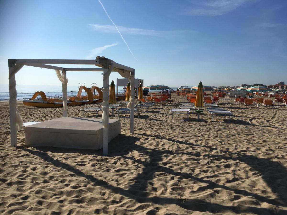 Appartamento Fronte Mare ริมินี ภายนอก รูปภาพ