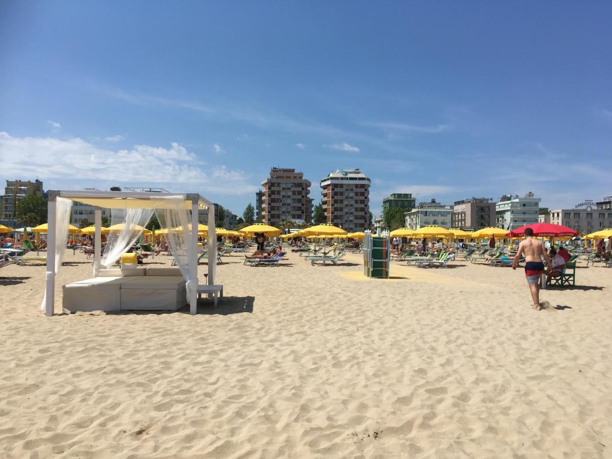 Appartamento Fronte Mare ริมินี ภายนอก รูปภาพ