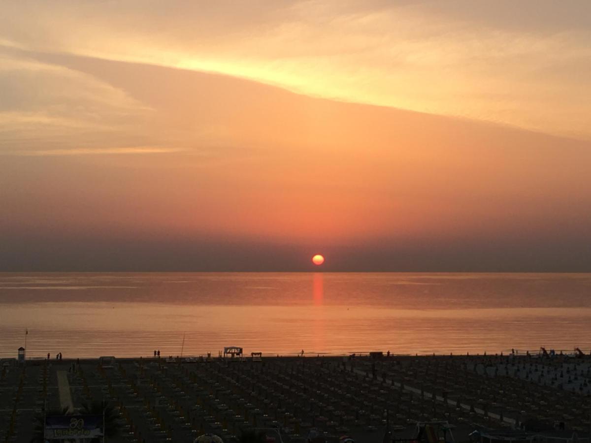 Appartamento Fronte Mare ริมินี ภายนอก รูปภาพ