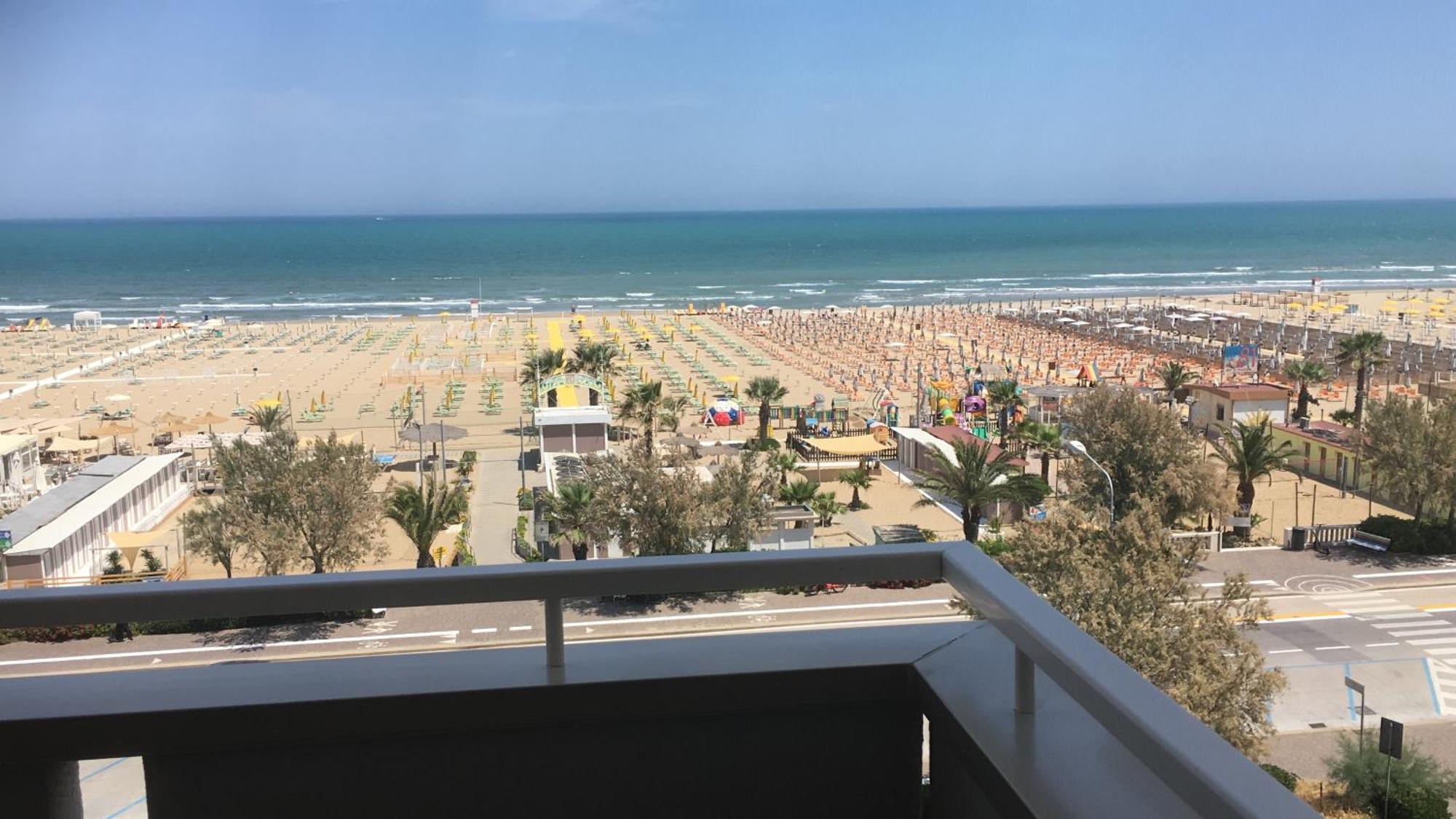 Appartamento Fronte Mare ริมินี ภายนอก รูปภาพ
